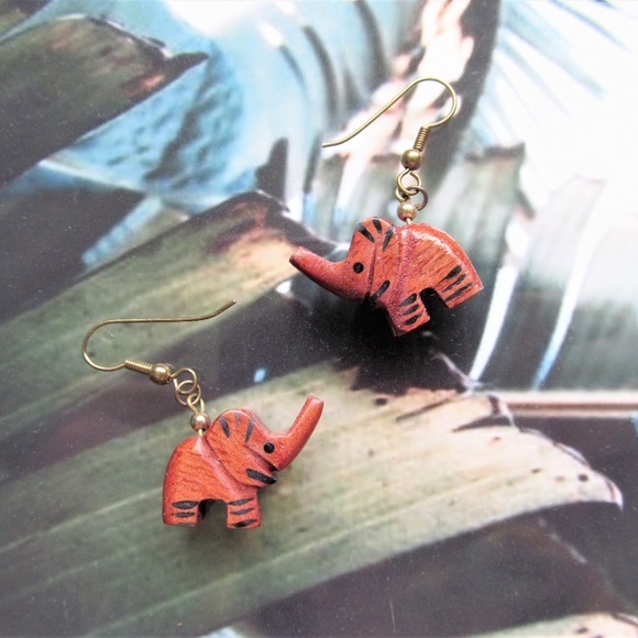 Vintage Jewelry - Handcarved wooden elephant earrings